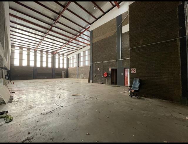 667M² WAREHOUSE TO LET IN HALFWAY HOUSE